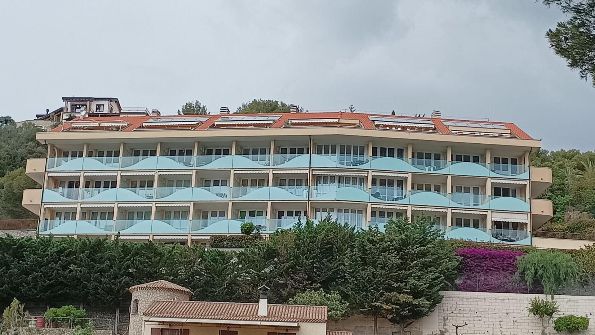 Casa Vacanze Luna 2 Vallecrosia Eksteriør billede